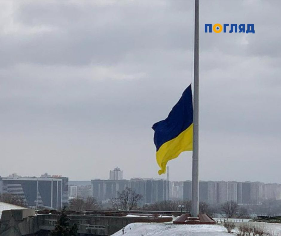 У Києві вітер пошкодив головний прапор України - зображення